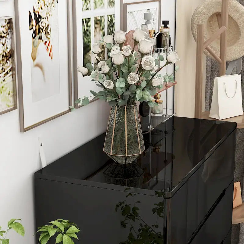 Commode 5 tiroirs avec finition haute brillance et éclairage LED